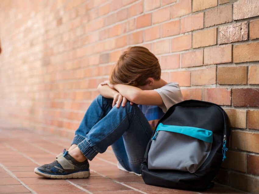 چرا نوجوانان دچار افسردگی می شوند؟ راه های پیشگیری و درمان آن چیست؟