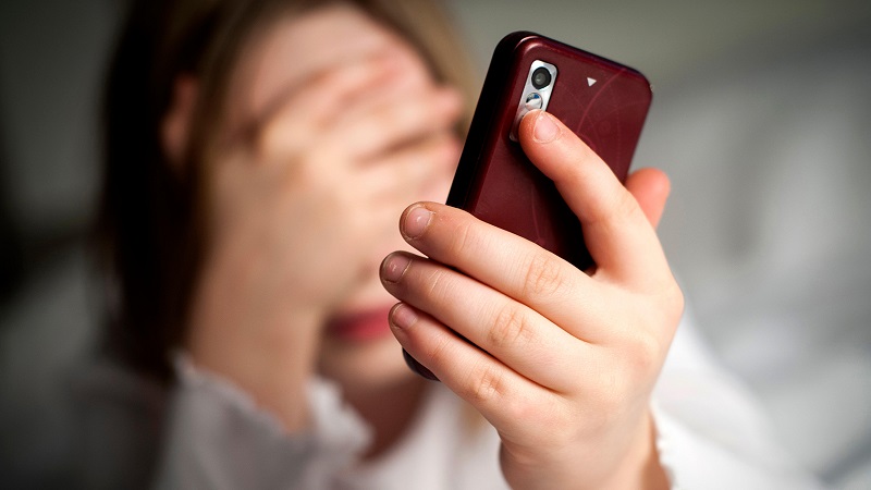 آزار آنلاین از خطرات اینستاگرام برای نوجوانان