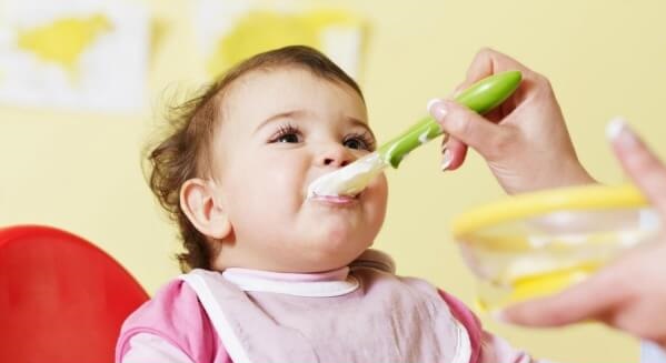 تغذیه کودک در 6 تا 7 ماهگی