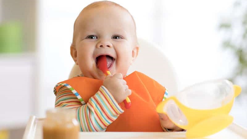 راهنمای تغذیه کودک از 6 ماهگی تا 6 سالگی به صورت پله به پله